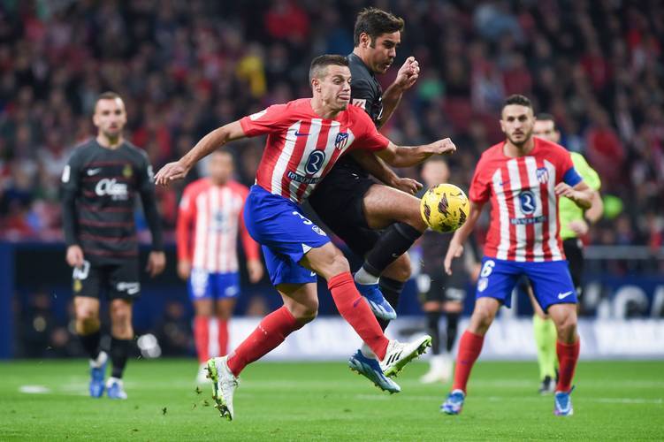 与4结缘，多特5轮欧冠联赛有4轮打入4球，剩下1轮被曼城进4球（多特欧冠五战尽染“4”色：四场各入4球，唯一一场被曼城灌4球）