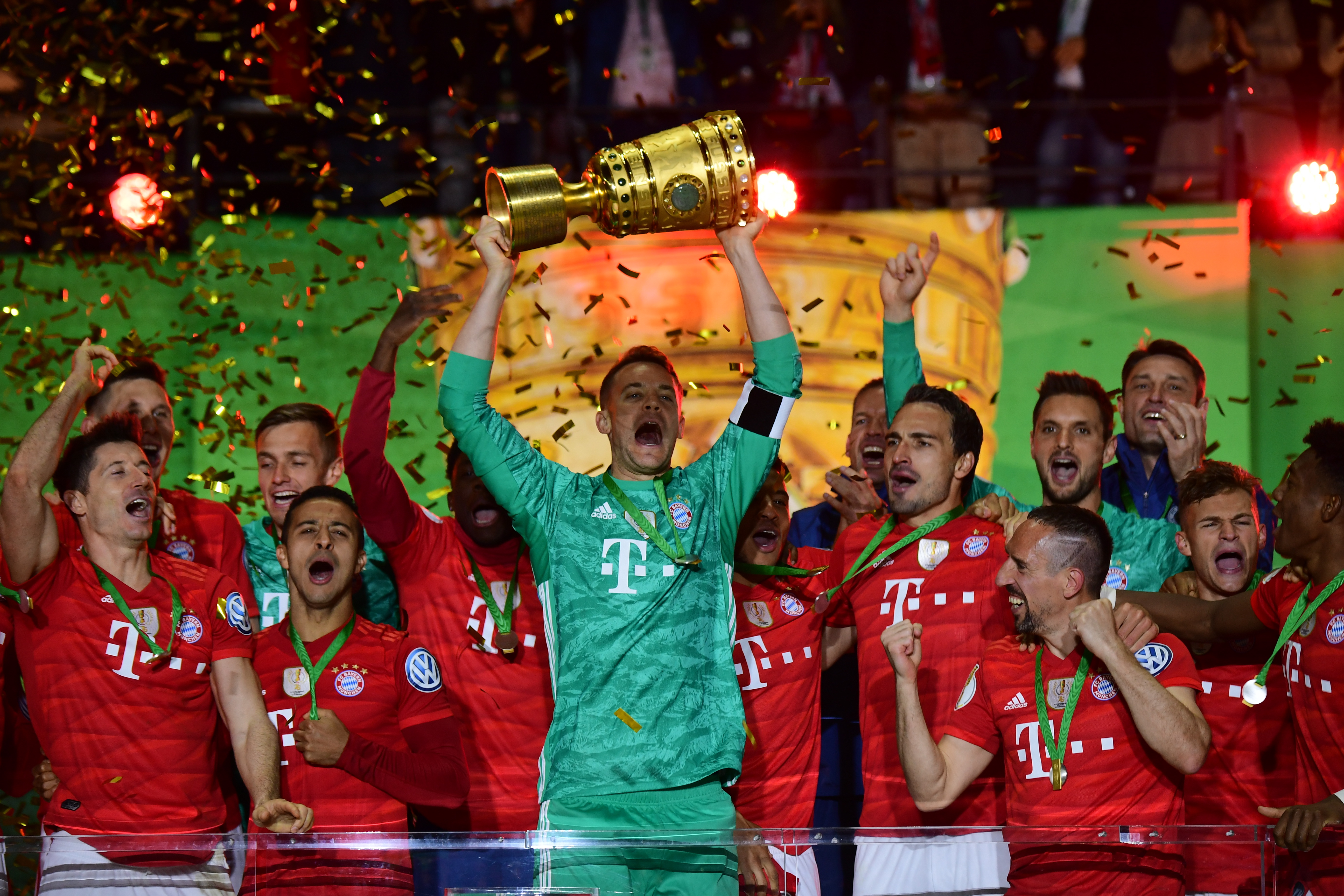 英媒：曼联准备以3000万英镑的价格出售霍伊伦（英媒称曼联愿以3000万英镑出售霍伊伦）