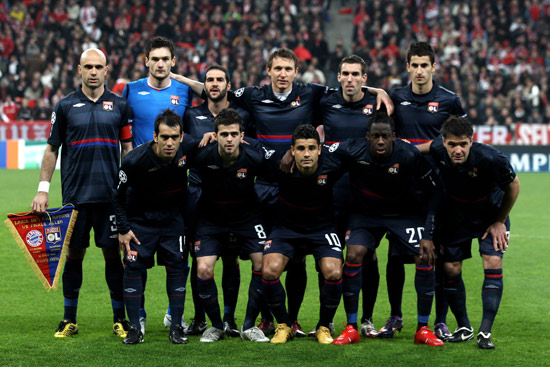 远在迈阿密心系罗马，托蒂和坎德拉用手机观看老东家焦点大战（身在迈阿密心在罗马，托蒂与坎德拉拿手机观看老东家焦点战）