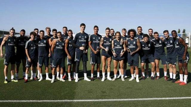 卡里克、鲁尼和弗莱彻，都在曼联青训体系。（卡里克、鲁尼、弗莱彻皆出自曼联青训）