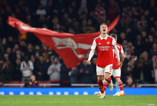 记者：昨晚阿代米和于根伟指导聊了挺久，阿代米哭了（记者：阿代米昨夜与于根伟长谈后落泪）