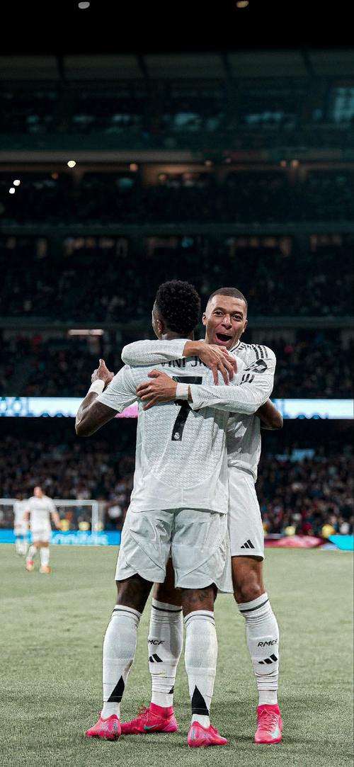 意媒：DV9受伤对尤文不一定是坏事，这将影响他明夏自由离队（意媒：DV9受伤或成尤文利好，恐影响其明夏自由离队）