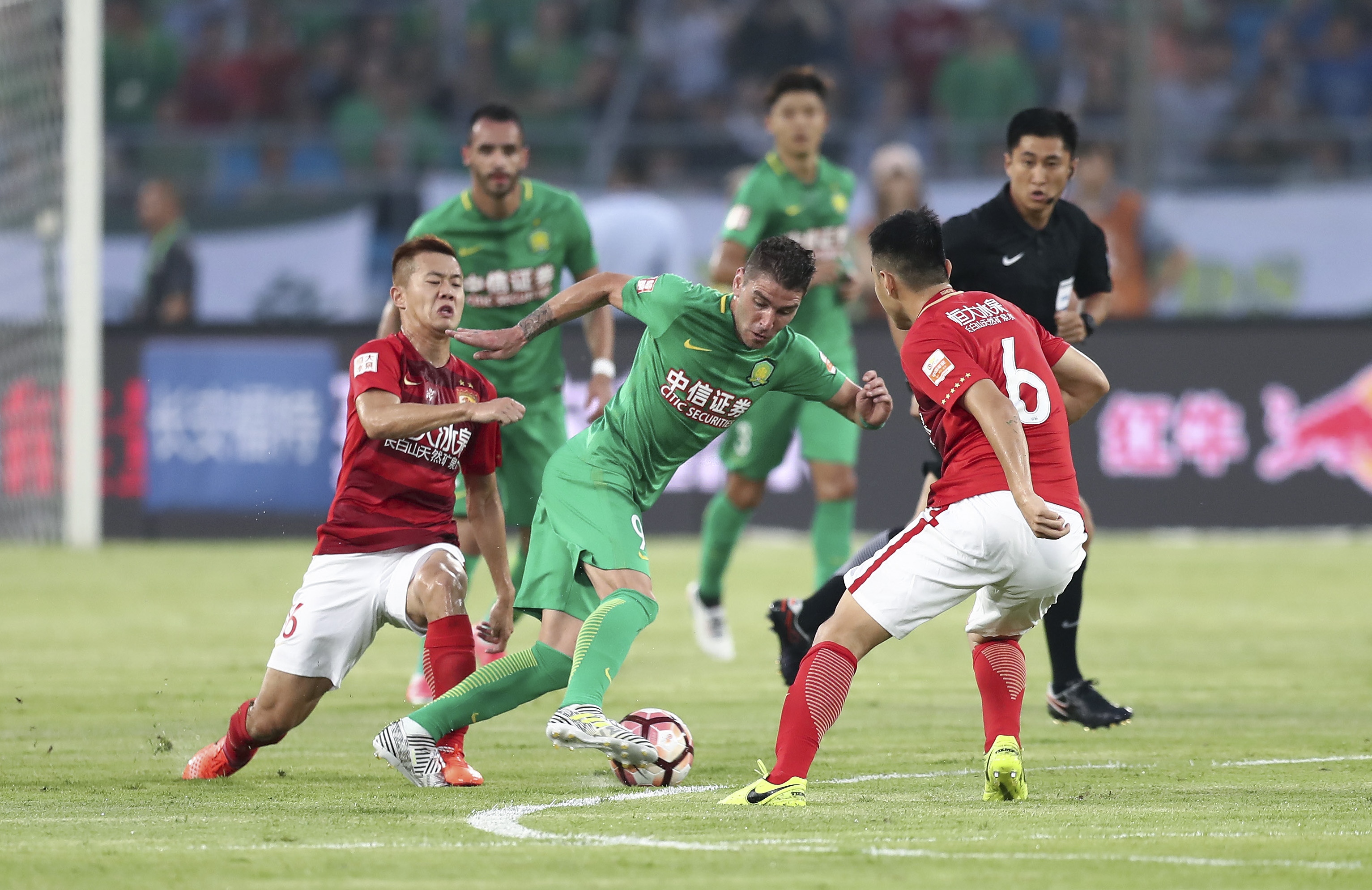 16岁的天空：多特蒙德超新星阿尔伯特本轮青年欧冠集锦（16岁天才闪耀：多特蒙德新星阿尔伯特青年欧冠本轮集锦）